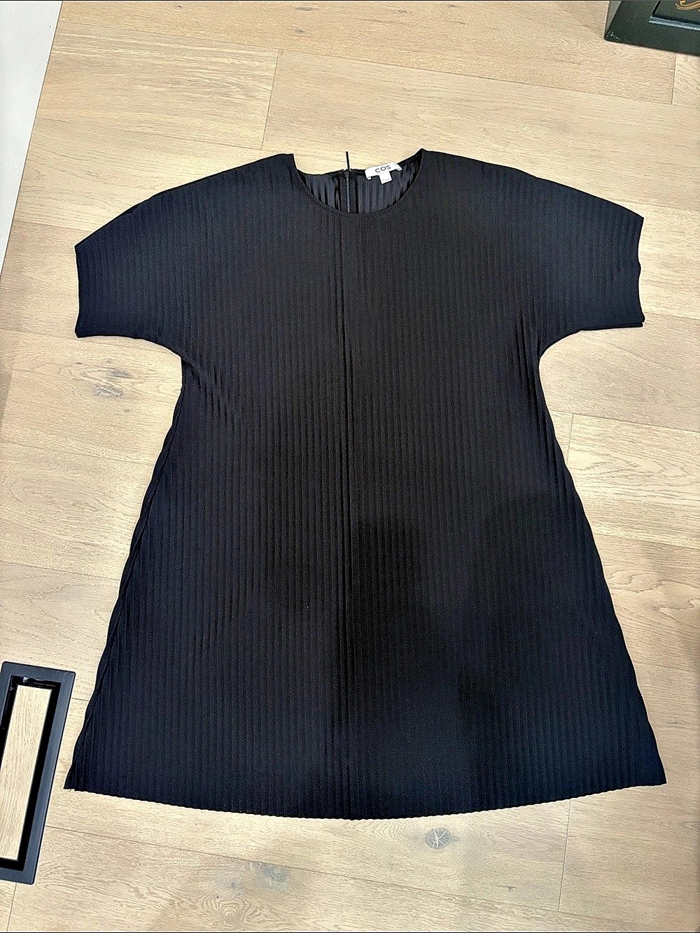 COS Ribbed Mini Dress in Black sL